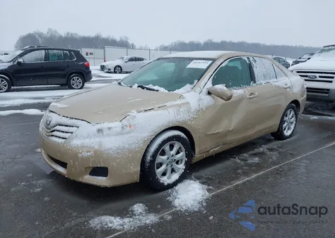 2010 Toyota Camry Le z USA, uszkodzony, nr VIN 4T1BF3EK5AU058484